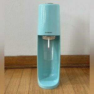 SodaStream Aqua Sparkling Water Maker
